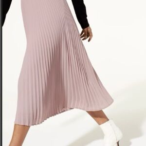 Aritzia Babaton pleated Jude Skirt